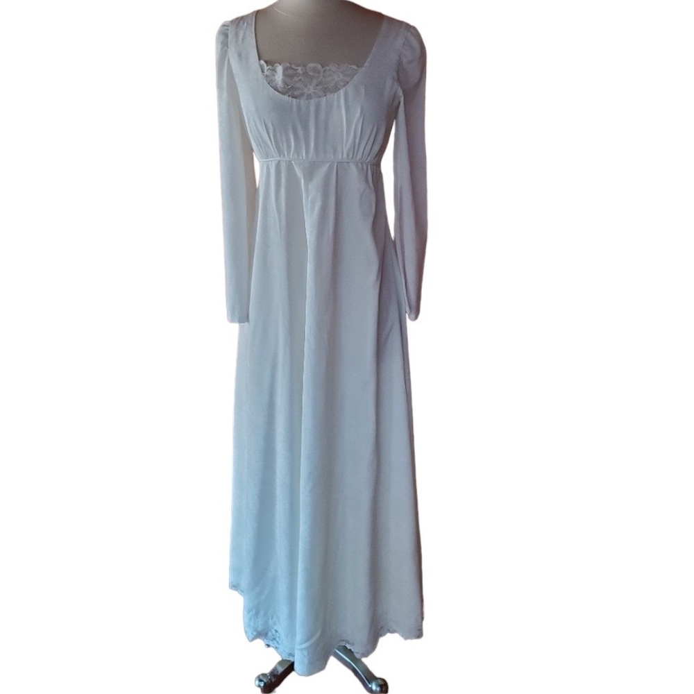 1970s Unlabeled Creme, Embossed, Lace Trim, Boho Cottagecore Dress